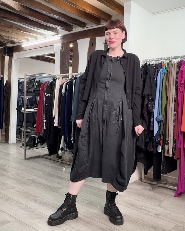 Le Look du jour !
ㅤ
Sélection de pièces d'exception de seconde main. Arrivages quotidiens.
Retrouvez le dépôt-vente La M
